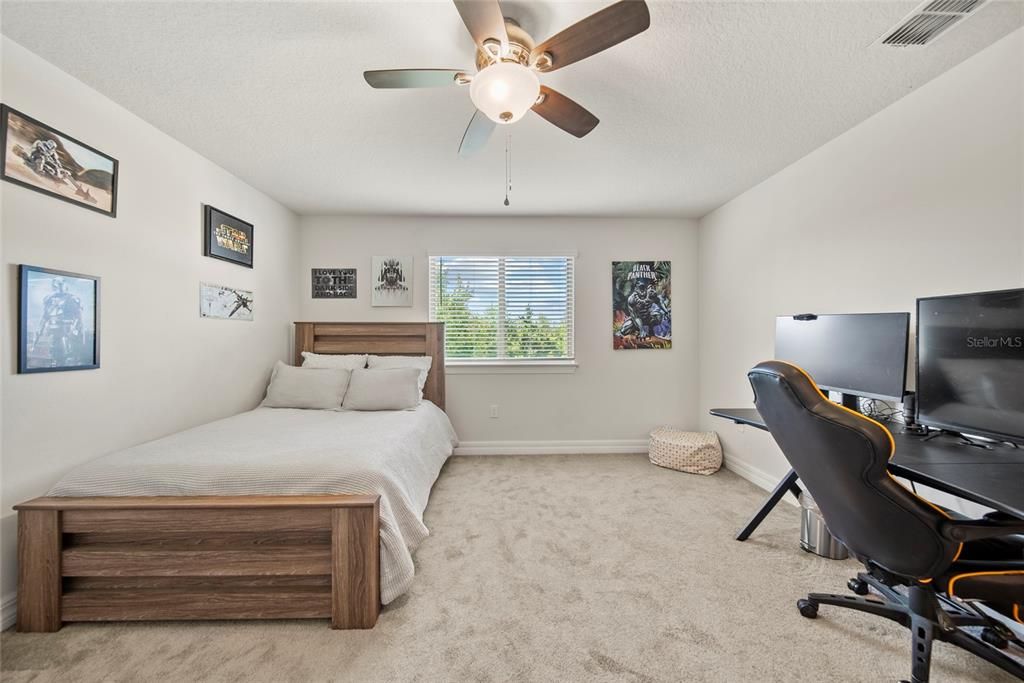 На продажу: $799,999 (6 спален, 3 ванн, 4190 Квадратных фут)