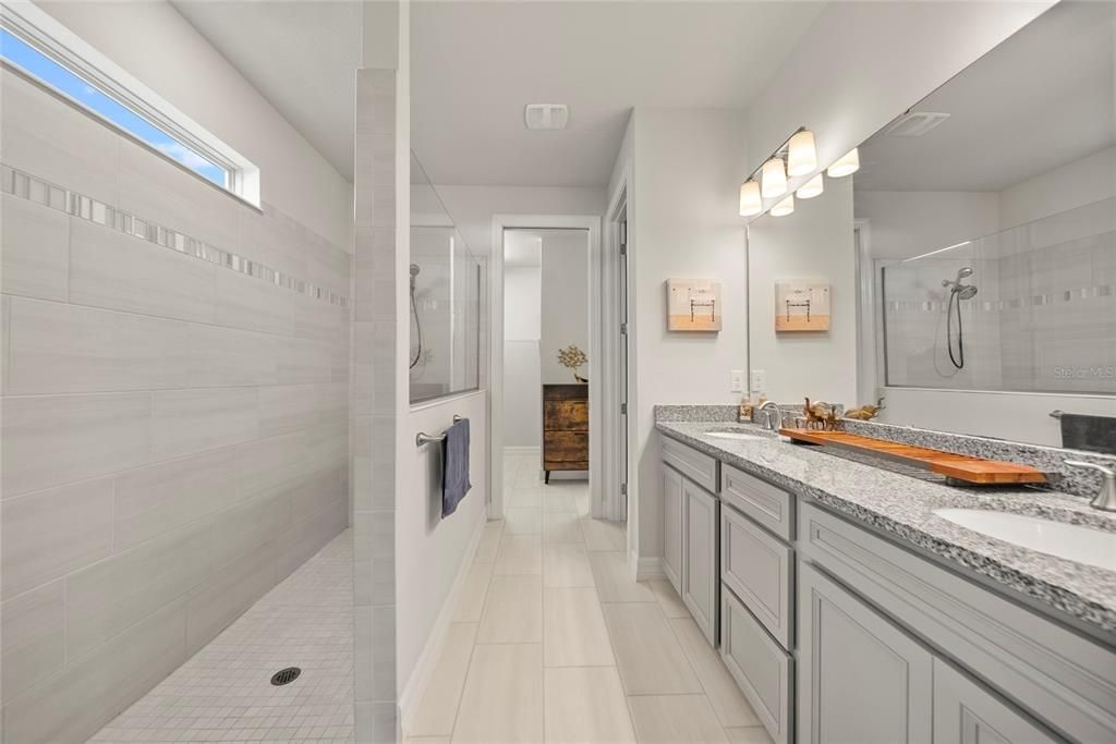 На продажу: $799,999 (6 спален, 3 ванн, 4190 Квадратных фут)