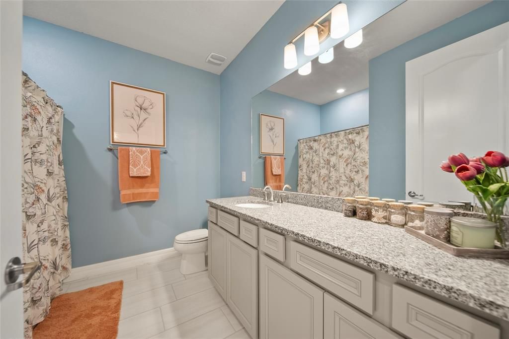 На продажу: $799,999 (6 спален, 3 ванн, 4190 Квадратных фут)