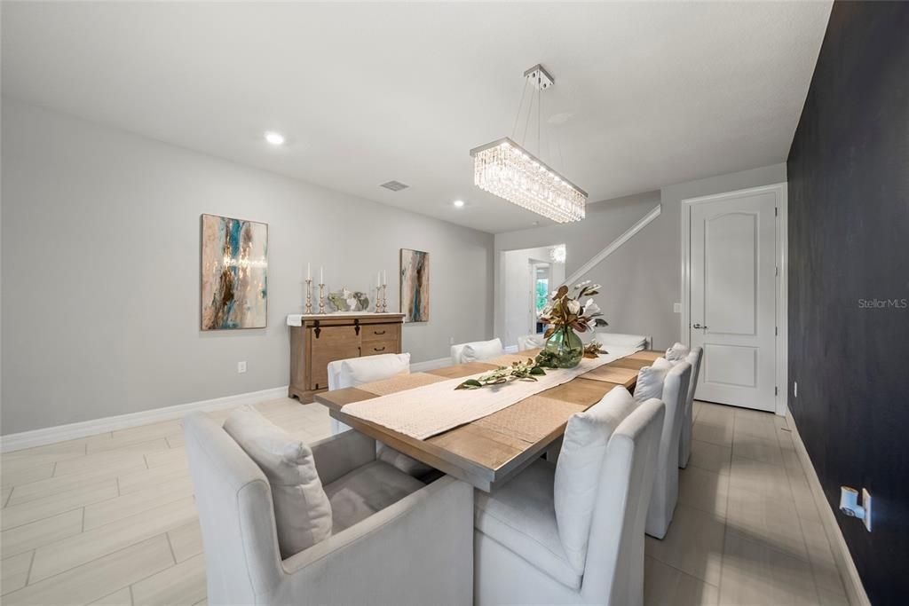 На продажу: $799,999 (6 спален, 3 ванн, 4190 Квадратных фут)