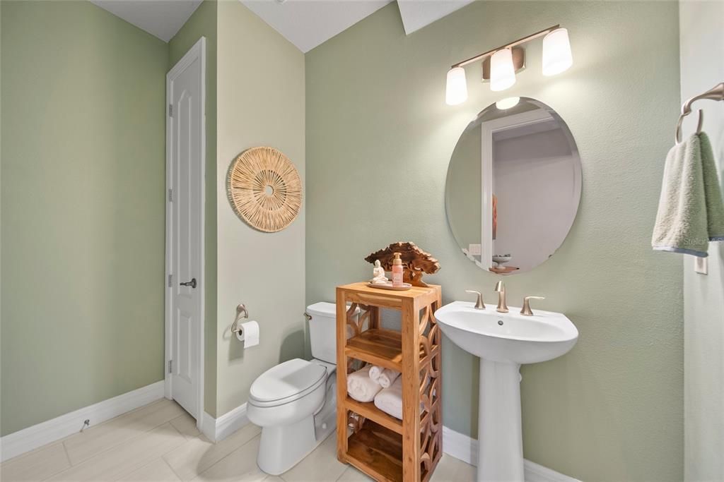 На продажу: $799,999 (6 спален, 3 ванн, 4190 Квадратных фут)