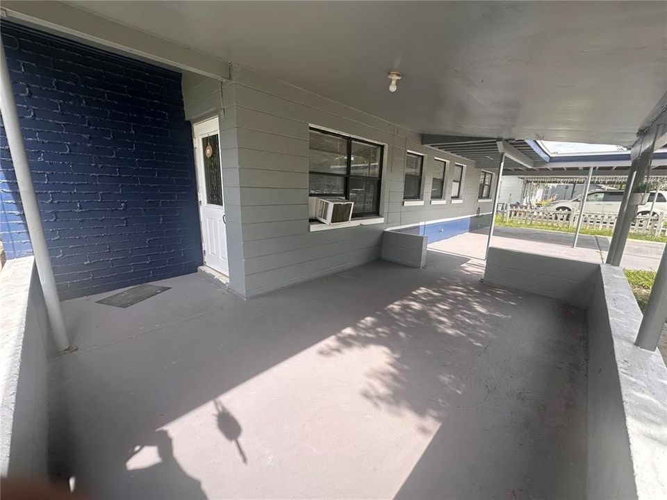 合同活跃: $200,000 (3 贝兹, 2 浴室, 1218 平方英尺)