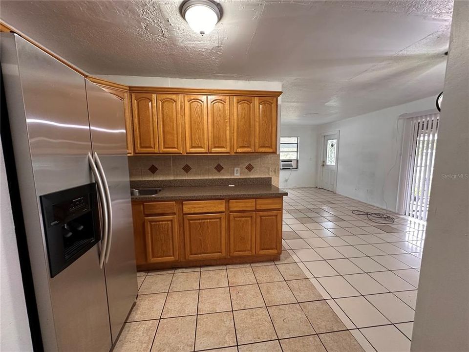 合同活跃: $200,000 (3 贝兹, 2 浴室, 1218 平方英尺)