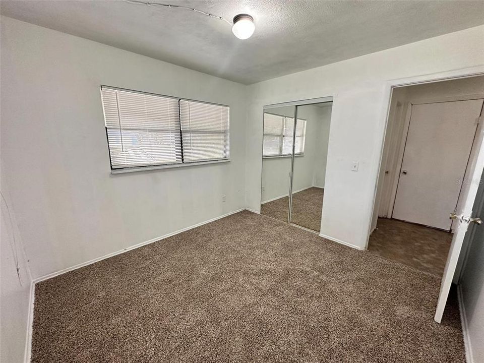 合同活跃: $200,000 (3 贝兹, 2 浴室, 1218 平方英尺)