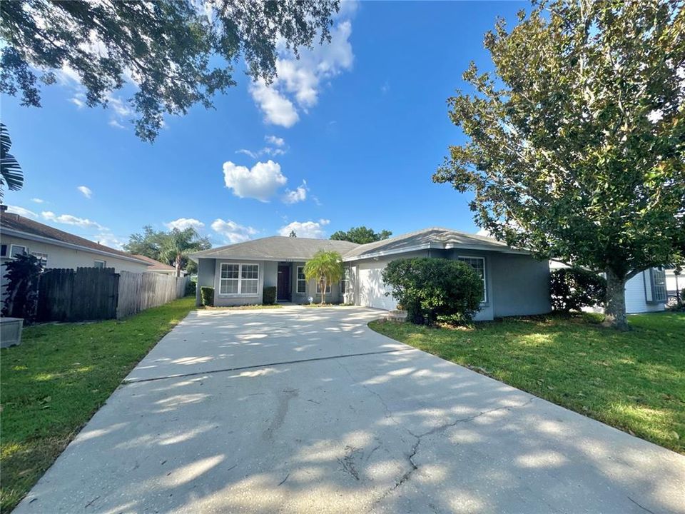 Recently Rented: $1,750 (3 beds, 2 baths, 1427 Square Feet)