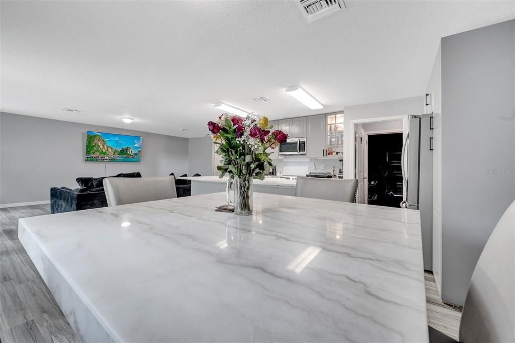 Под контрактом: $294,000 (3 спален, 2 ванн, 1681 Квадратных фут)