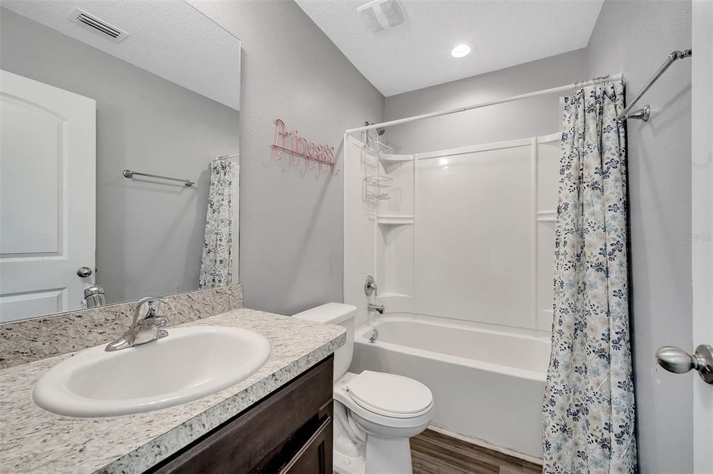 Под контрактом: $294,000 (3 спален, 2 ванн, 1681 Квадратных фут)