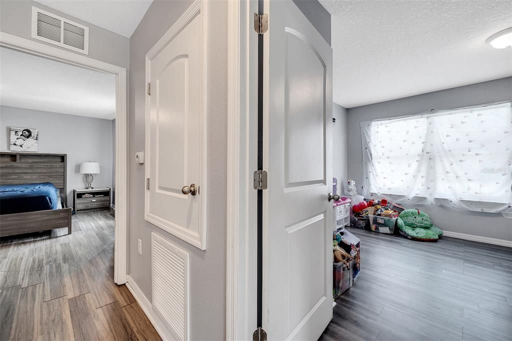 Под контрактом: $294,000 (3 спален, 2 ванн, 1681 Квадратных фут)