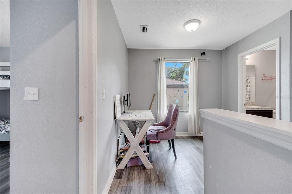 Под контрактом: $294,000 (3 спален, 2 ванн, 1681 Квадратных фут)