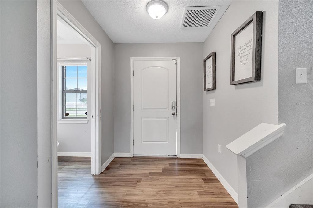 Под контрактом: $294,000 (3 спален, 2 ванн, 1681 Квадратных фут)