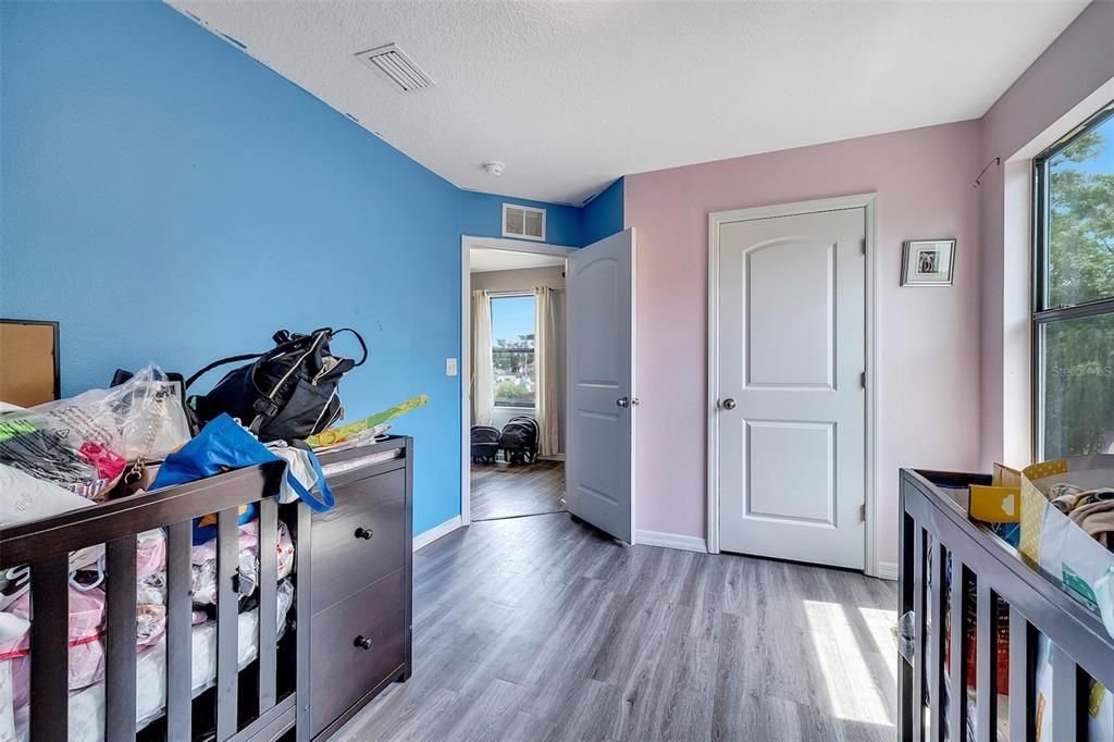 Под контрактом: $294,000 (3 спален, 2 ванн, 1681 Квадратных фут)