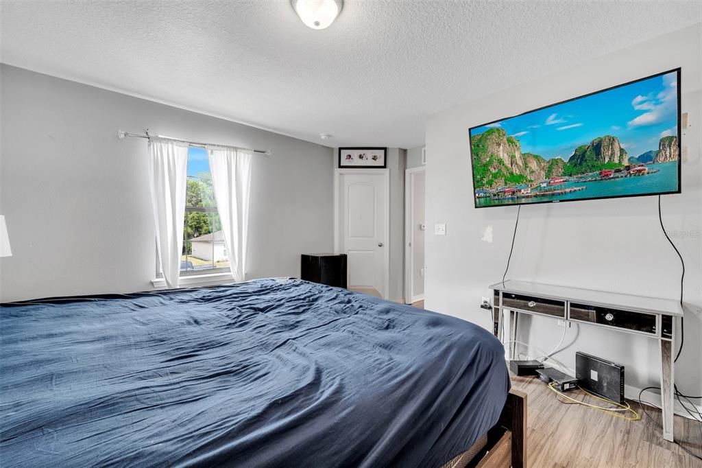 Под контрактом: $294,000 (3 спален, 2 ванн, 1681 Квадратных фут)