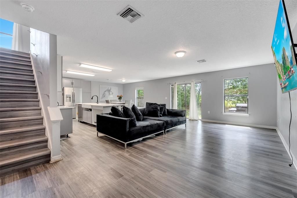 Под контрактом: $294,000 (3 спален, 2 ванн, 1681 Квадратных фут)