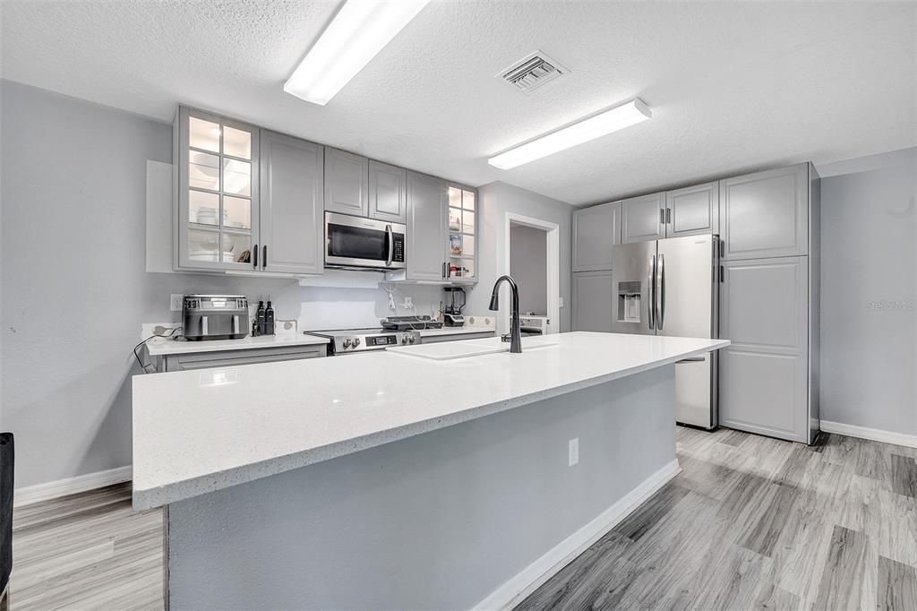 Под контрактом: $294,000 (3 спален, 2 ванн, 1681 Квадратных фут)