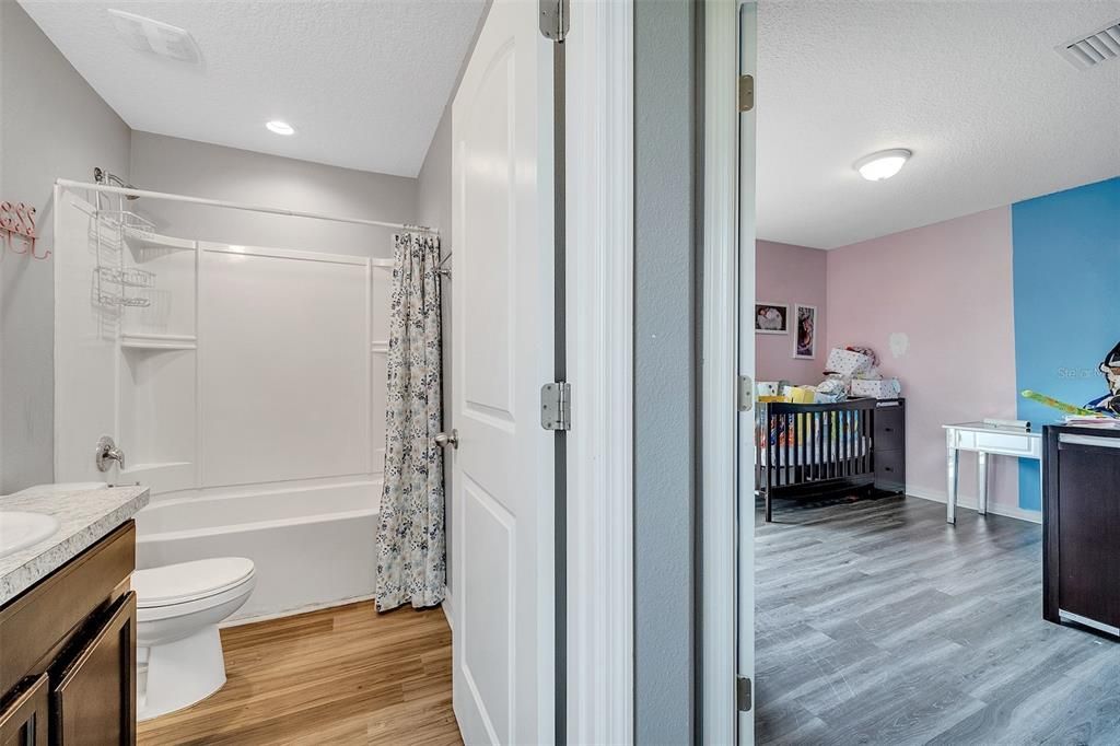 Под контрактом: $294,000 (3 спален, 2 ванн, 1681 Квадратных фут)