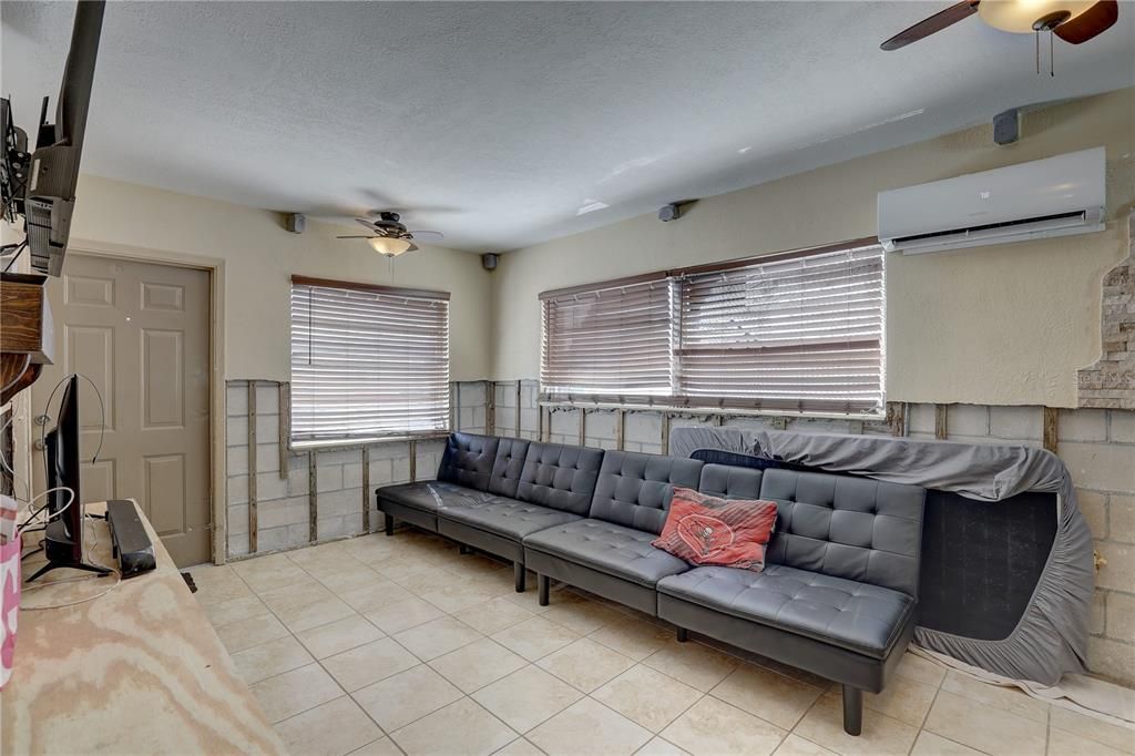 待售: $785,000 (4 贝兹, 0 浴室, 2992 平方英尺)