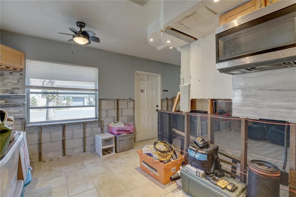 待售: $785,000 (4 贝兹, 0 浴室, 2992 平方英尺)