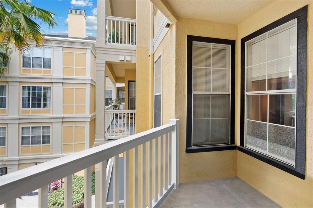 For Sale: $275,000 (2 beds, 2 baths, 1070 Square Feet)