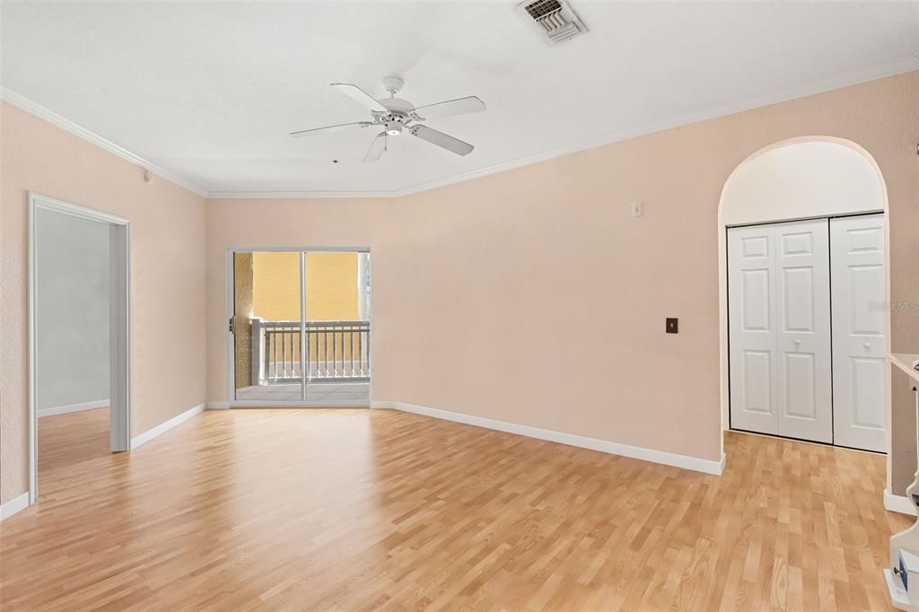 For Sale: $275,000 (2 beds, 2 baths, 1070 Square Feet)