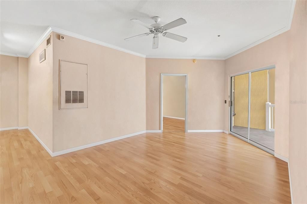 For Sale: $275,000 (2 beds, 2 baths, 1070 Square Feet)