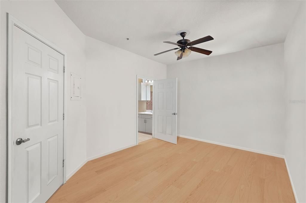 For Sale: $275,000 (2 beds, 2 baths, 1070 Square Feet)