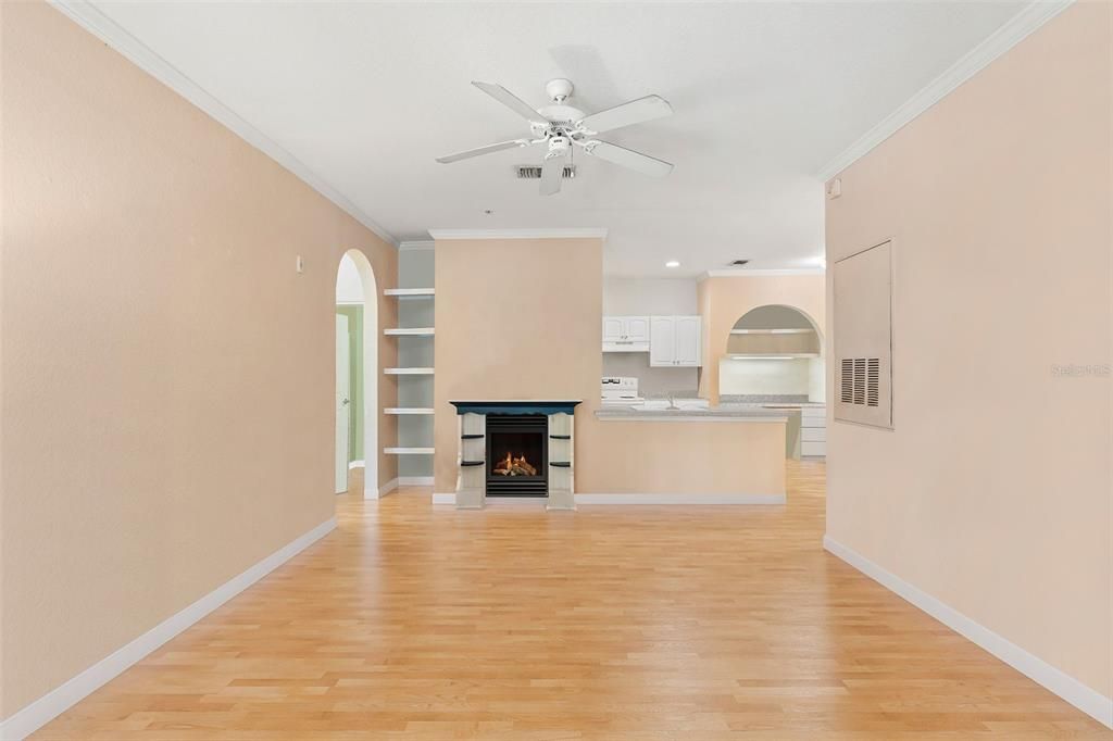 For Sale: $275,000 (2 beds, 2 baths, 1070 Square Feet)