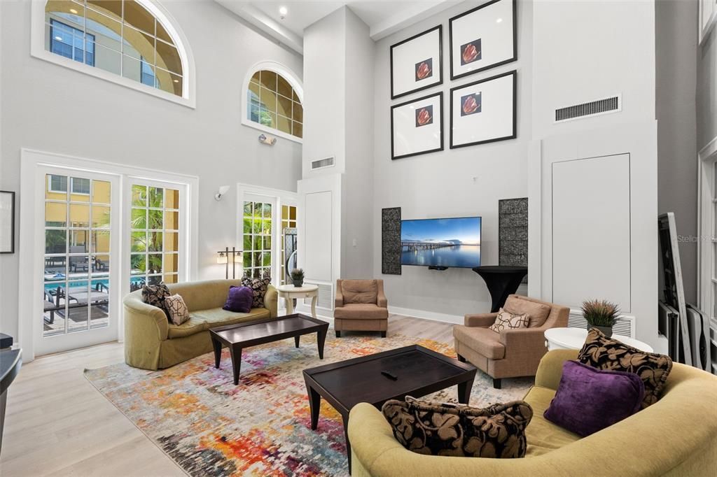 For Sale: $275,000 (2 beds, 2 baths, 1070 Square Feet)