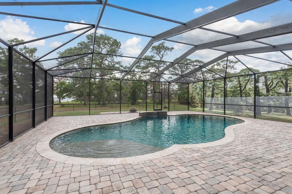 合同活跃: $699,000 (4 贝兹, 2 浴室, 1829 平方英尺)