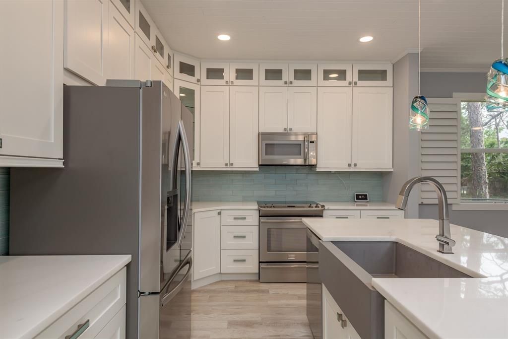 合同活跃: $699,000 (4 贝兹, 2 浴室, 1829 平方英尺)