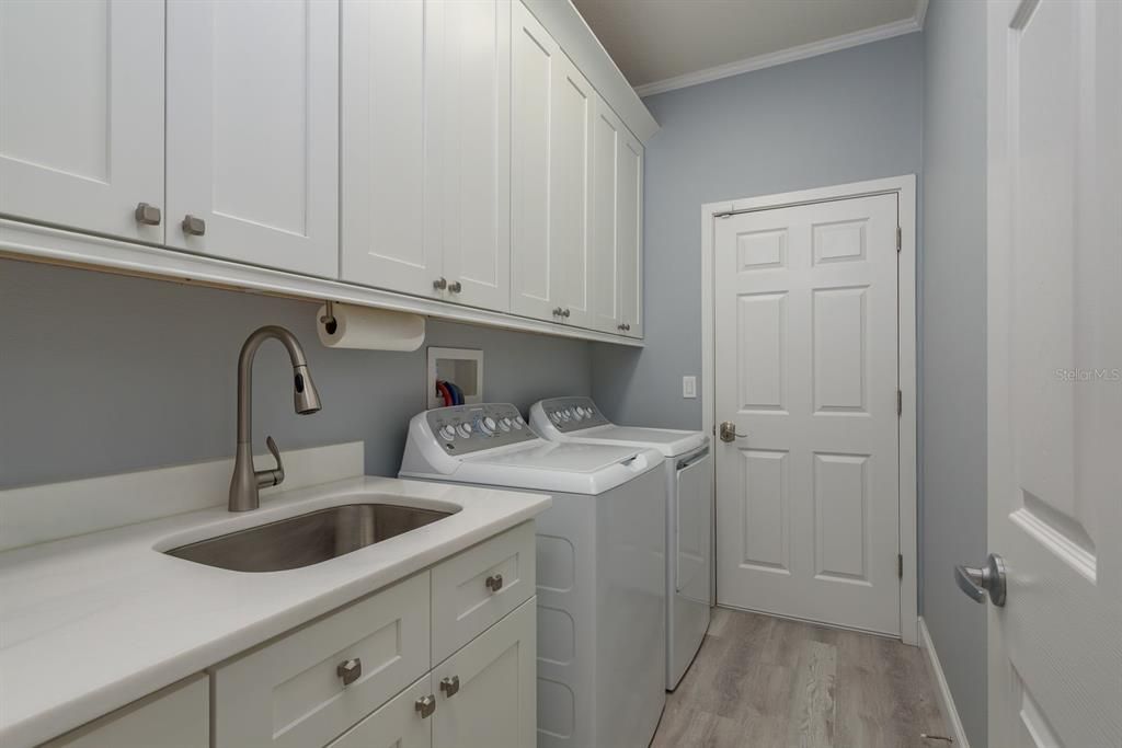 合同活跃: $699,000 (4 贝兹, 2 浴室, 1829 平方英尺)