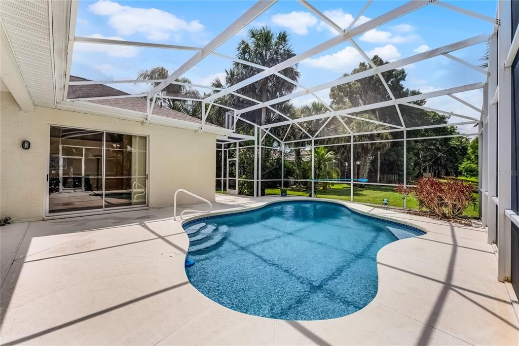 Activo con contrato: $555,000 (4 camas, 3 baños, 2361 Pies cuadrados)