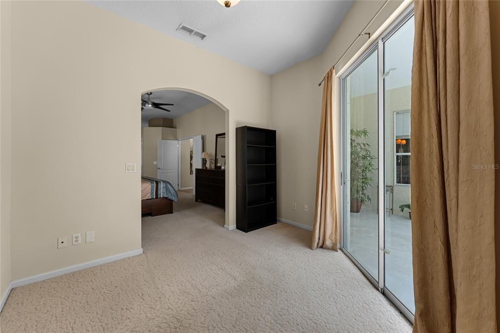 Activo con contrato: $555,000 (4 camas, 3 baños, 2361 Pies cuadrados)