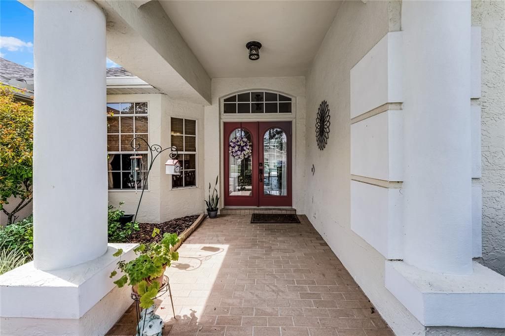 Activo con contrato: $555,000 (4 camas, 3 baños, 2361 Pies cuadrados)