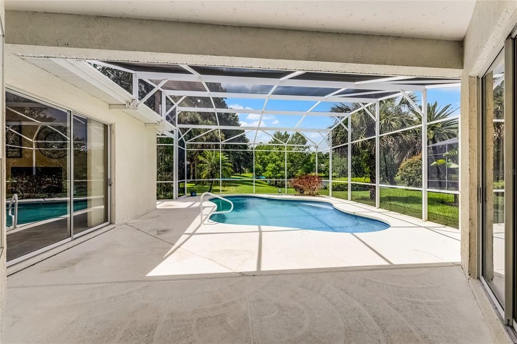 Activo con contrato: $555,000 (4 camas, 3 baños, 2361 Pies cuadrados)