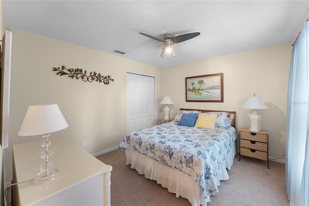 Activo con contrato: $555,000 (4 camas, 3 baños, 2361 Pies cuadrados)