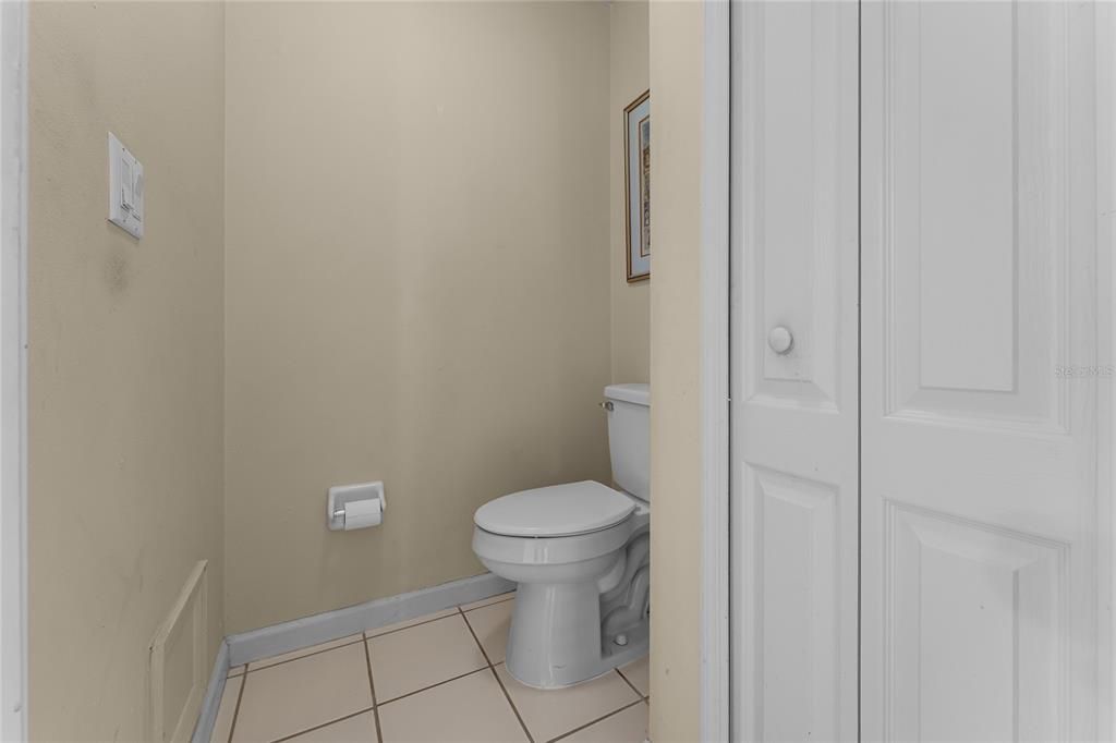 Activo con contrato: $555,000 (4 camas, 3 baños, 2361 Pies cuadrados)