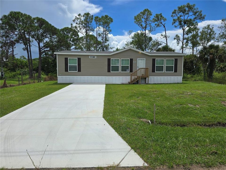 Active With Contract: $242,500 (3 beds, 2 baths, 1264 Square Feet)