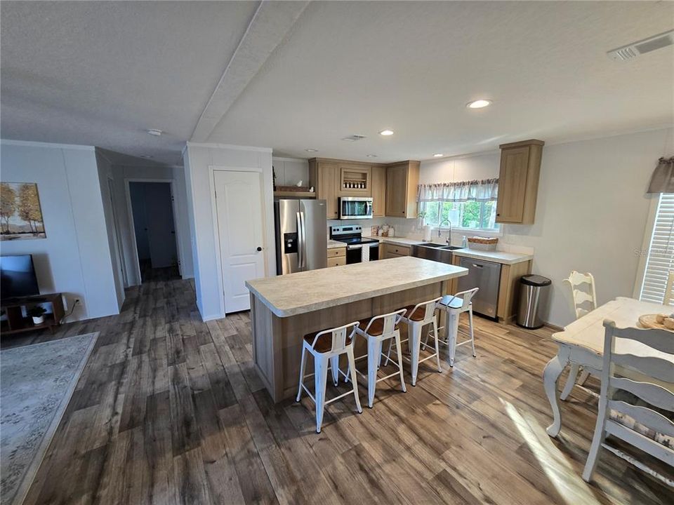 Active With Contract: $242,500 (3 beds, 2 baths, 1264 Square Feet)