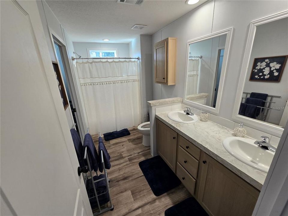 Active With Contract: $242,500 (3 beds, 2 baths, 1264 Square Feet)