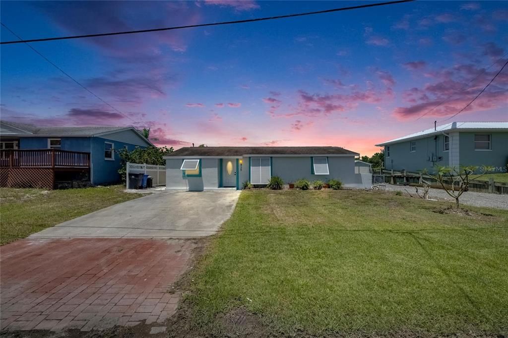 Active With Contract: $355,000 (3 beds, 1 baths, 1121 Square Feet)