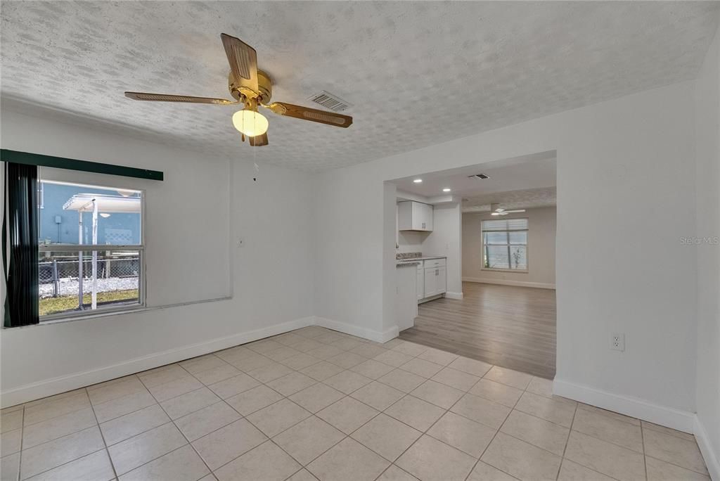 Active With Contract: $355,000 (3 beds, 1 baths, 1121 Square Feet)