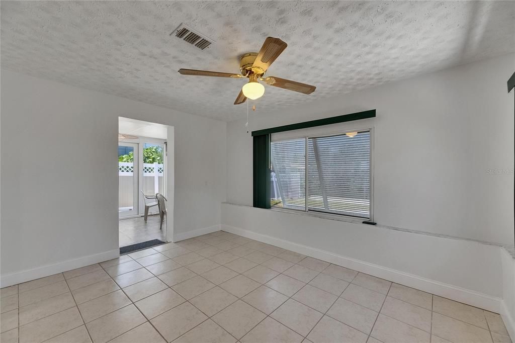 Active With Contract: $355,000 (3 beds, 1 baths, 1121 Square Feet)