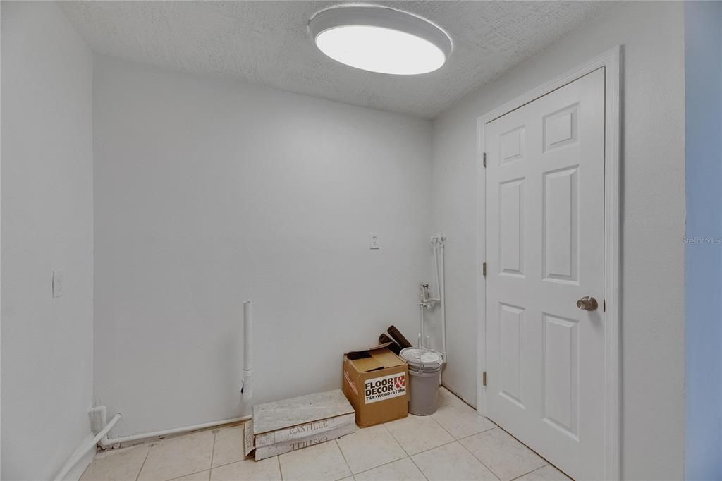 Active With Contract: $355,000 (3 beds, 1 baths, 1121 Square Feet)