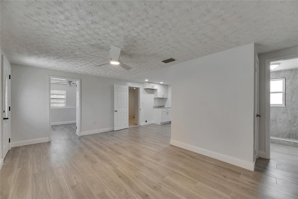 Active With Contract: $355,000 (3 beds, 1 baths, 1121 Square Feet)