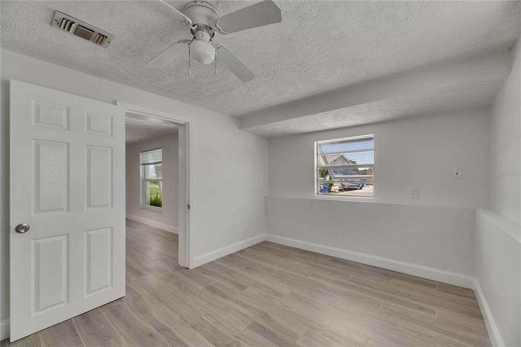 Active With Contract: $355,000 (3 beds, 1 baths, 1121 Square Feet)