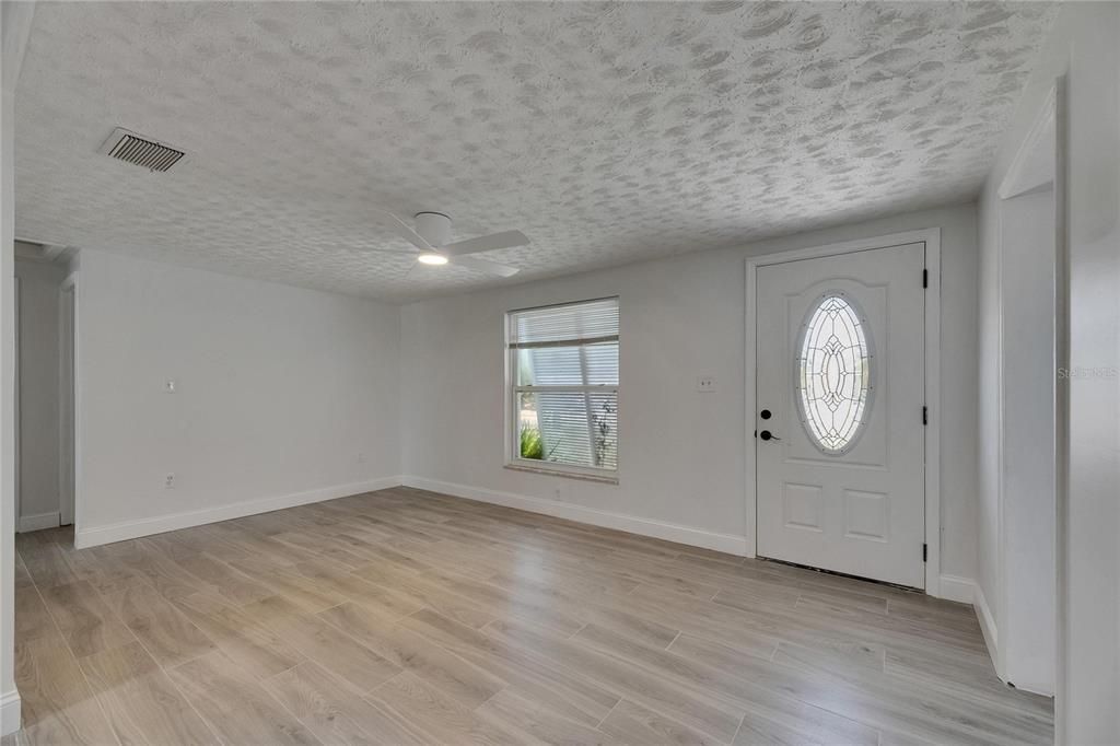 Active With Contract: $355,000 (3 beds, 1 baths, 1121 Square Feet)