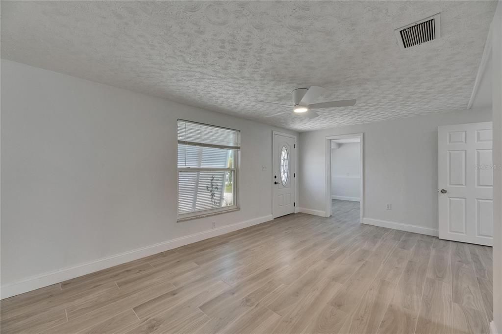 Active With Contract: $355,000 (3 beds, 1 baths, 1121 Square Feet)