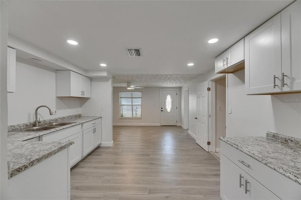 Active With Contract: $355,000 (3 beds, 1 baths, 1121 Square Feet)