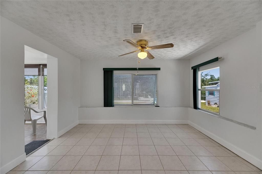 Active With Contract: $355,000 (3 beds, 1 baths, 1121 Square Feet)