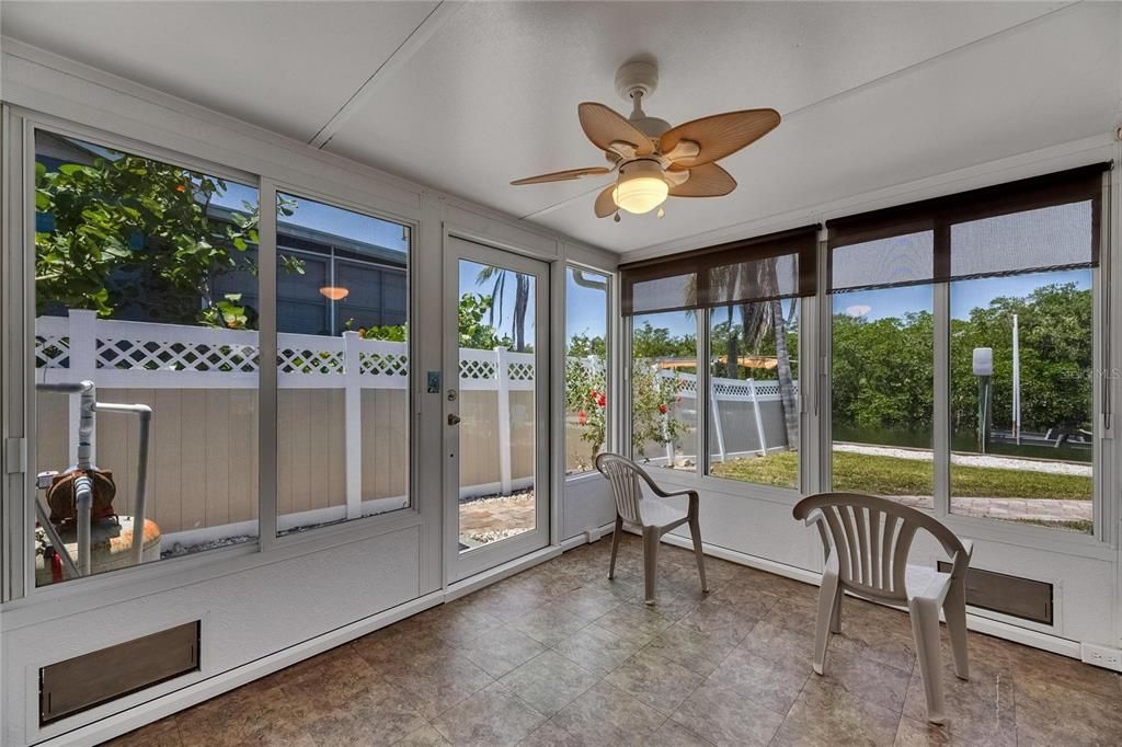 Active With Contract: $355,000 (3 beds, 1 baths, 1121 Square Feet)